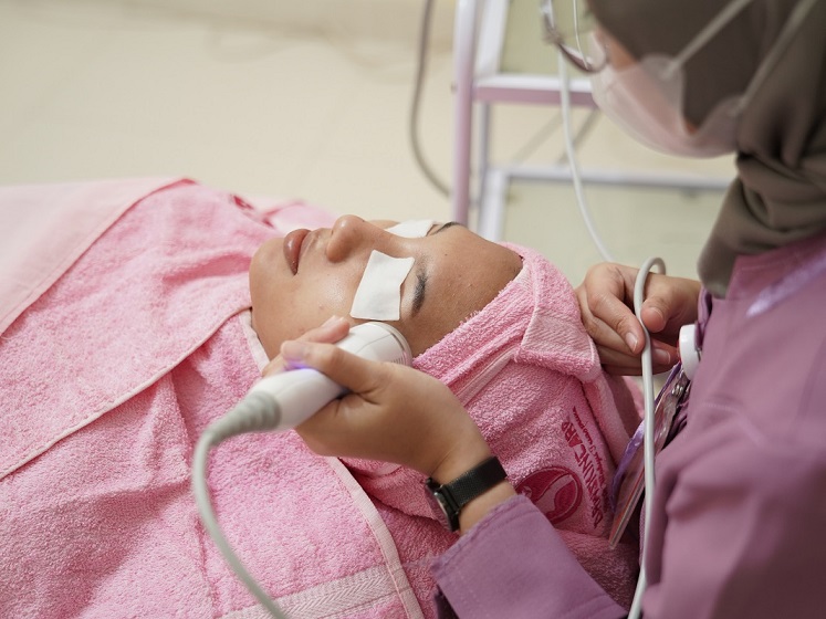 Cek Manfaat Chemical Peeling, Perawatan Kulit yang Ada di Klinik Kecantikan