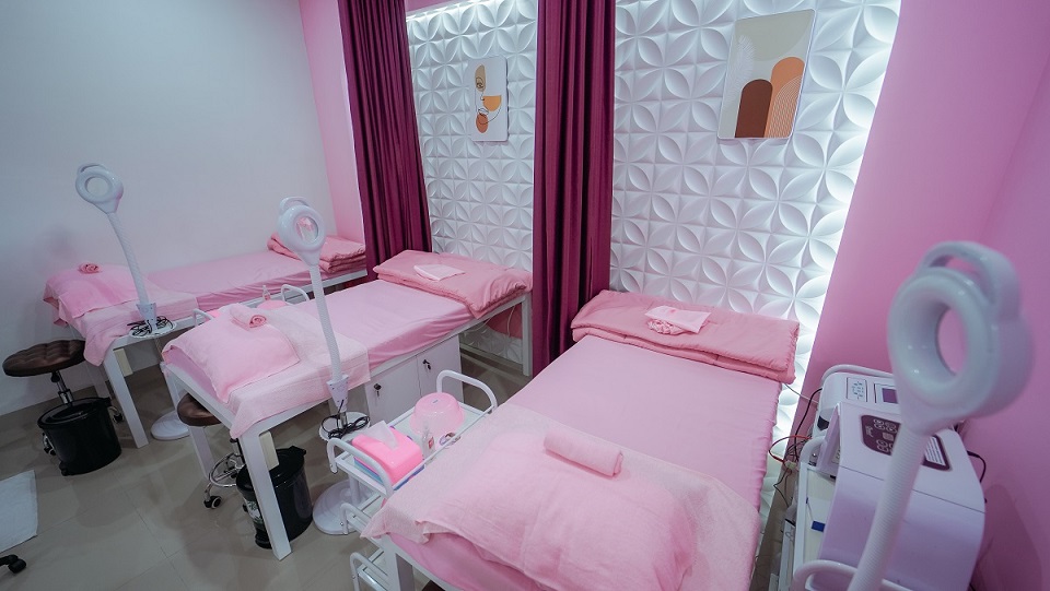 Gak Harus di Klinik! Yuk, Perawatan di Rumah Cantik DRW Skincare Biar Makin Cakep!