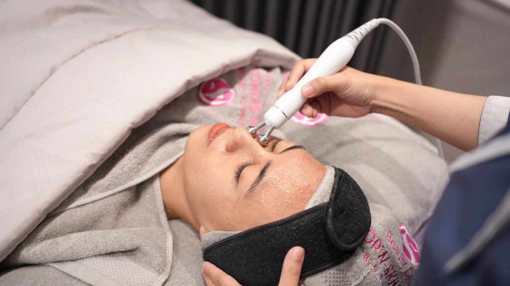 Atasi Mata Panda di Beauty Center DRW Skincare, Dapat Treatment Apa Saja?
